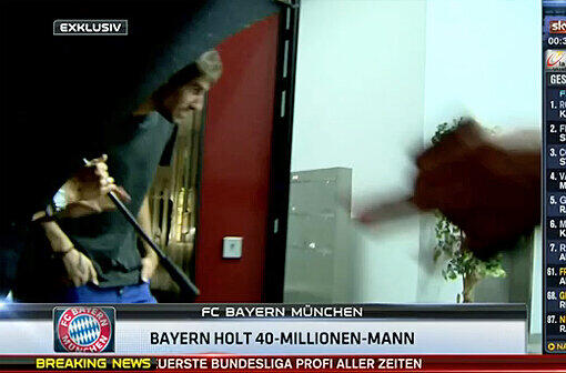 Javier Martínez mitten in der Nacht beim Medizincheck in München.