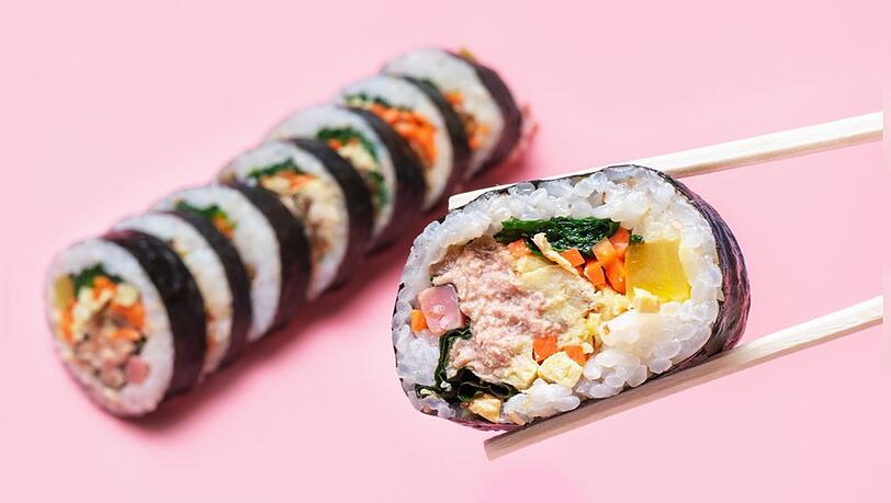 Kimbap ähnelt dem japanischen Sushi.