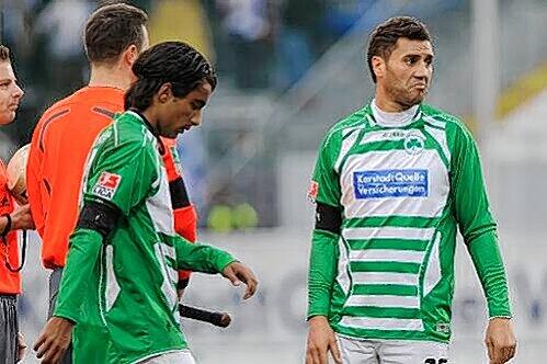 Pfosten getroffen, Elfer verschossen: Fürths Pechvögel Youssef Mokhtari (r.) und Sami Allagui.