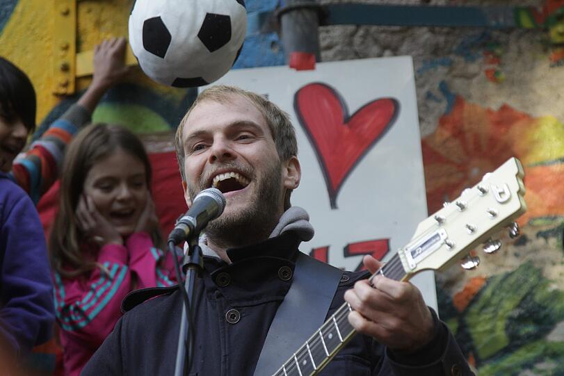 Die Sportfreunde Stiller geben ein Konzert auf dem Bolzplatz für den Sportplatz - Die Bilder