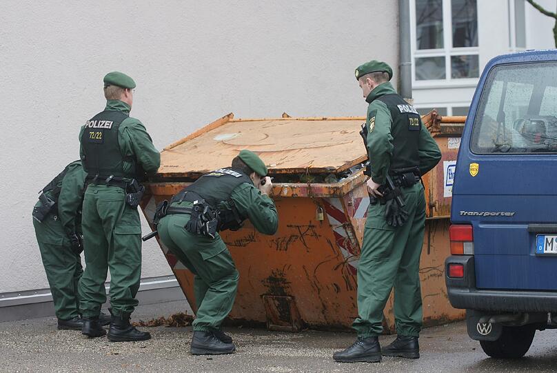 ... Bauschuttcontainer ...