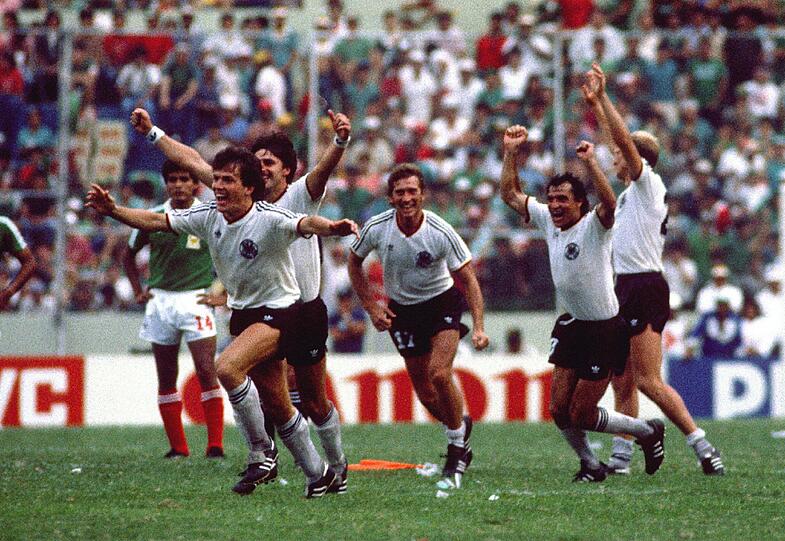 WM 1986 in Mexiko: In Mexiko wieder Vize. Der Kragen leuchtet Schwarz-Rot-Gold. Amin: "Hier hat man Farbe bekannt &ndash; aber nicht genug, um siegreich vom Platz zu gehen."