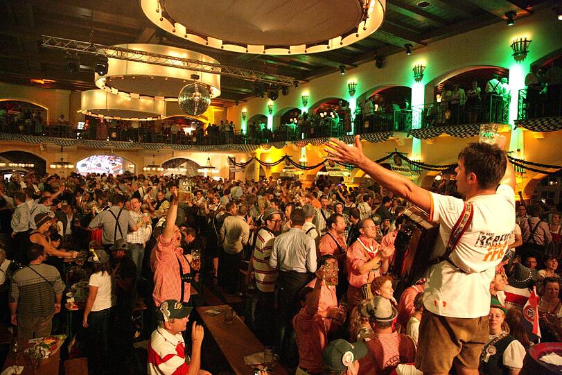 Das "Wiesn-Zelt am Stiglmaierplatz": Die besten Bilder.