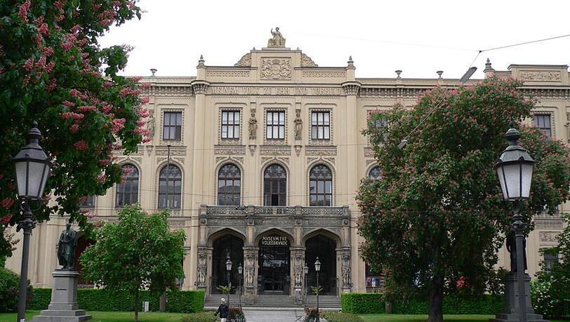 Das Völkerkundemuseum in der Maximilianstraße. Das Völkerkundemuseum in der Maximilianstraße.