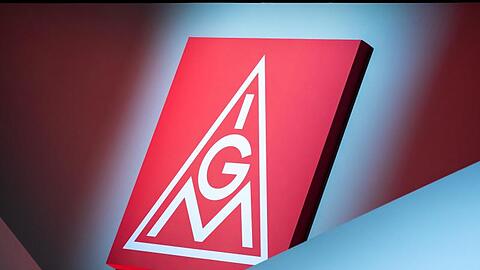 Das Logo der IG Metall. Foto: Daniel Karmann/dpa/Symbolbild