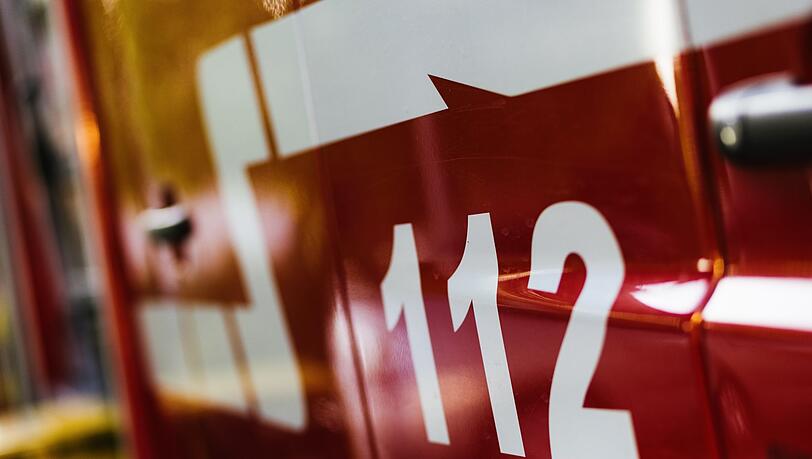 Die Angestellte rief die Feuerwehr. (Symbolbild)