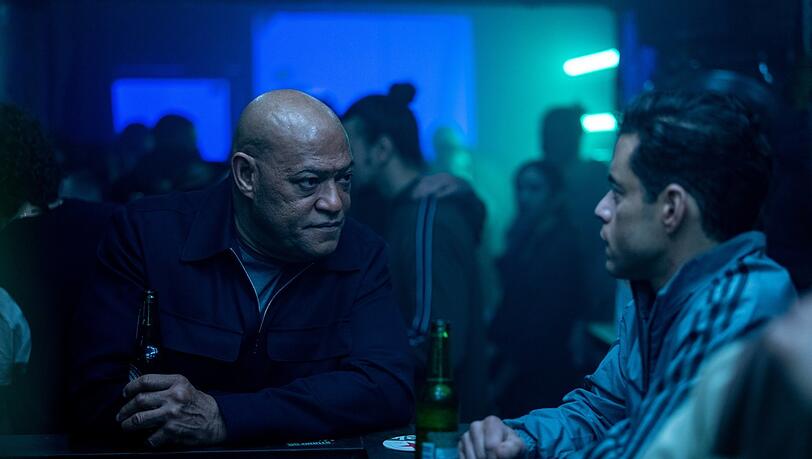 Laurence Fishburne las zwielichtiger Ausbilder und Rami Malek als Heller. Laurence Fishburne las zwielichtiger Ausbilder und Rami Malek als Heller.