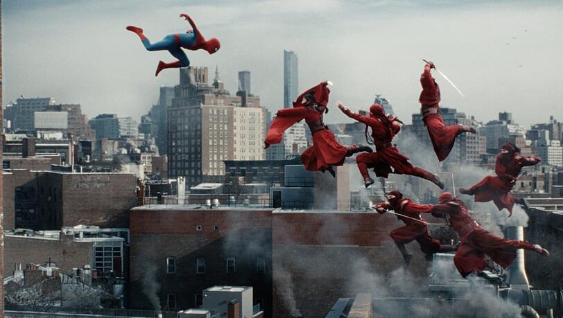 Spider-Man bek&auml;mpft Die Hand in "Spider-Man: Brand New Day".