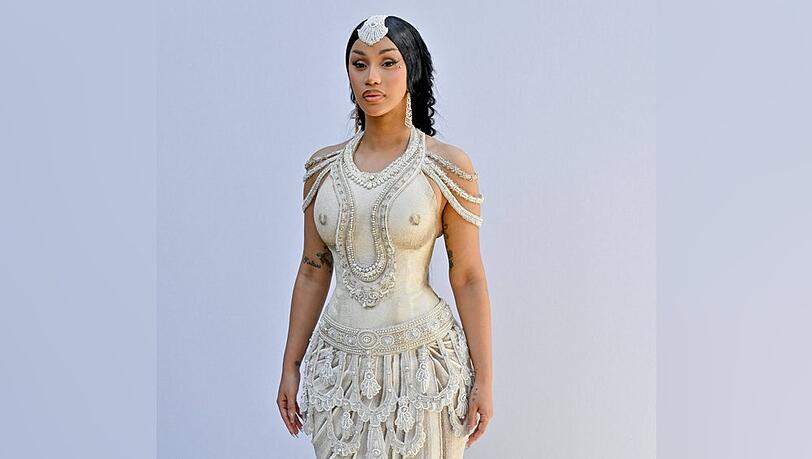 Cardi B bei der Haute Couture Week in Paris. Cardi B bei der Haute Couture Week in Paris.