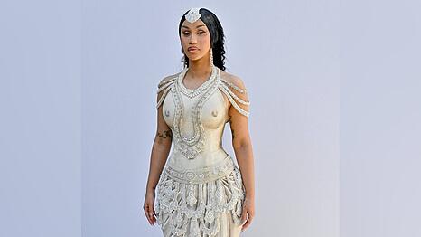 Cardi B bei der Haute Couture Week in Paris.