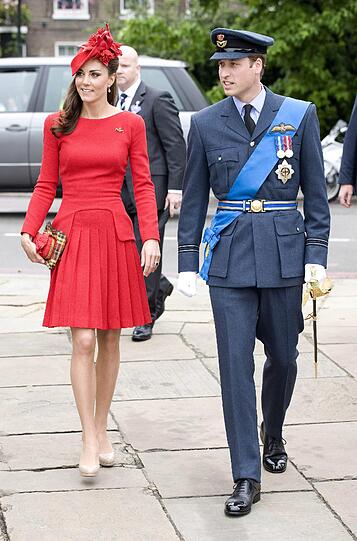 Bei der Feier zum Diamentenen Thronjubiläum der Queen im Jahr 2012 trug Kate ein 3.170 Euro teures Kleid  von Alexander McQueen.