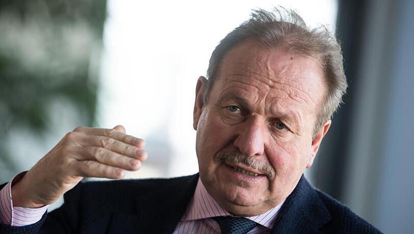 Bsirske fordert eine andere Steuerpolitik zur Finanzierung der sozialen Aufgaben und Investitionen. Bsirske fordert eine andere Steuerpolitik zur Finanzierung der sozialen Aufgaben und Investitionen.