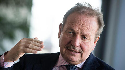 Bsirske fordert eine andere Steuerpolitik zur Finanzierung der sozialen Aufgaben und Investitionen.