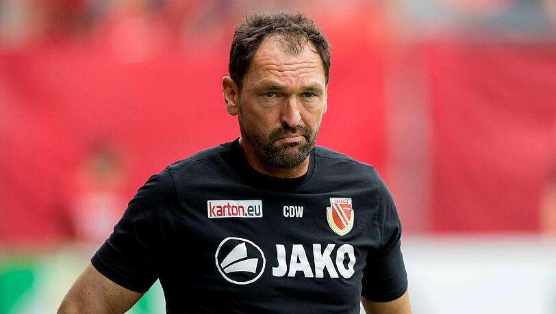 Trainer von Energie Cottbus: Claus-Dieter "Pele" Wollitz. Trainer von Energie Cottbus: Claus-Dieter "Pele" Wollitz.