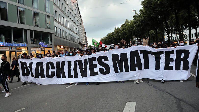 Black lives matter: Am Samstagabend zieht ein Zug durch die Münchner Innenstadt.