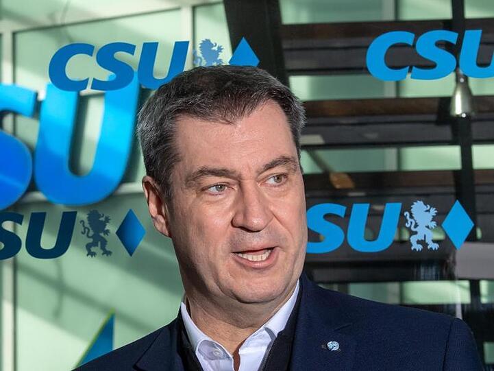 Markus Söder (CSU) gibt vor eine Sitzung ein Pressestatement. Foto: Peter Kneffel/dpa