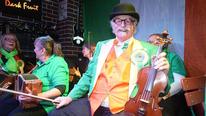 Frank McLynn ist einer der Organisatoren der ersten Stunde. Frank McLynn ist einer der Organisatoren der ersten Stunde.