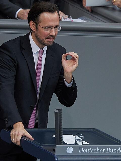 Die gesetzliche Rentenversicherung k&ouml;nne nicht nur eine Basisabsicherung erm&ouml;glichen, sagt Dirk Wiese. (Archivbild)