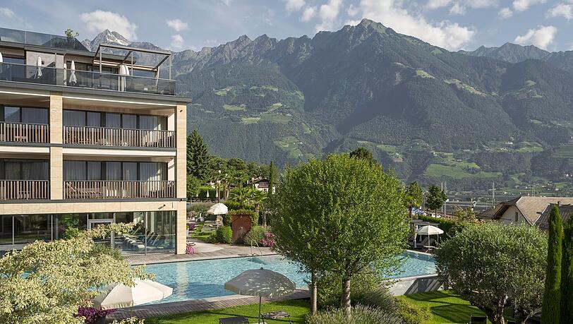 Über den Dächern von Meran: Das La Maiena Meran Resort zählt zu den führenden Wellnesshotels in Südtirol. Über den Dächern von Meran: Das La Maiena Meran Resort zählt zu den führenden Wellnesshotels in Südtirol.