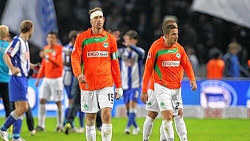 Beim 0:2 bei Hertha BSC war es nichts mit einem Sieg: Diesen wollen Kapitän Thomas Kleine und Sercan Sararer (r.) am Dienstag im Pokal gegen den FC Augsburg nachholen. Beim 0:2 bei Hertha BSC war es nichts mit einem Sieg: Diesen wollen Kapitän Thomas Kleine und Sercan Sararer (r.) am Dienstag im Pokal gegen den FC Augsburg nachholen.