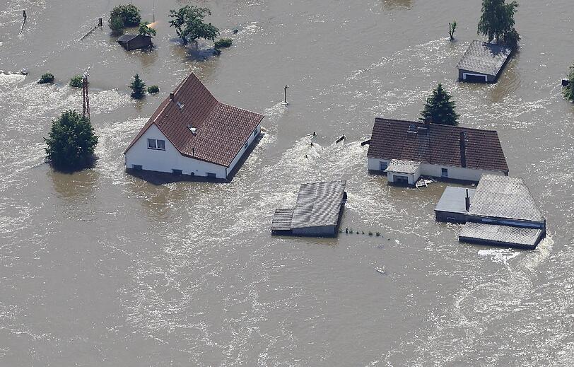 Deichbruch bei Fischbeck in Sachsen-Anhalt - Aktuelle Bilder vom Hochwasser