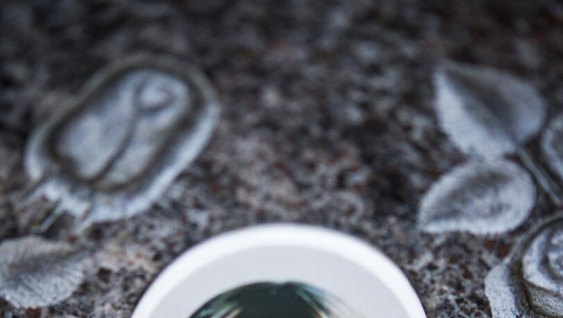 Ein Gedenkstein mit dem Porträt des Mädchens Peggy auf dem Friedhof in Nordhalben (Bayern), aufgenommen am 25.04.2013. Vor zwölf Jahren verschwand in Oberfranken das Mädchen Peggy spurlos Ein Gedenkstein mit dem Porträt des Mädchens Peggy auf dem Friedhof in Nordhalben (Bayern), aufgenommen am 25.04.2013. Vor zwölf Jahren verschwand in Oberfranken das Mädchen Peggy spurlos
