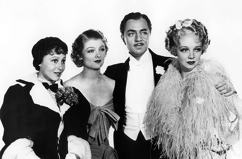 Luise Rainer (l.) in einer Szene des Films "Der Große Ziegfeld" aus dem Jahr 1936.