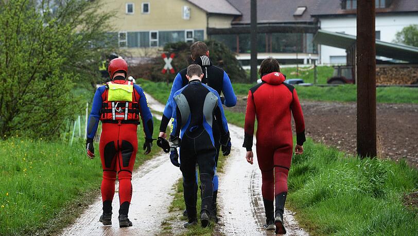 Strömungsretter der Wasserrettungsorganisation DLRG konnten den Neunjährigen nur noch tot bergen. Strömungsretter der Wasserrettungsorganisation DLRG konnten den Neunjährigen nur noch tot bergen.