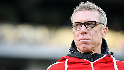 Schwimmt mit dem FC Köln derzeit auf einer Erfolgswelle: Peter Stöger