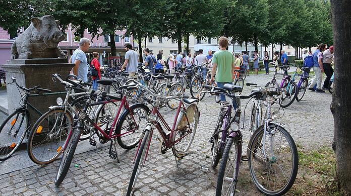 Die Fahrräder stammen aus privaten Spenden, die von den Aktiven des Kulturlust e.V. zusammen
getragen werden: Im Rahmen einer Tombola gehen die Räder via Fünf-Euro-Los an Bedürftige.