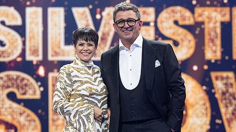 Hans Sigl und Francine Jordi präsentieren "Die große Silvester Show".