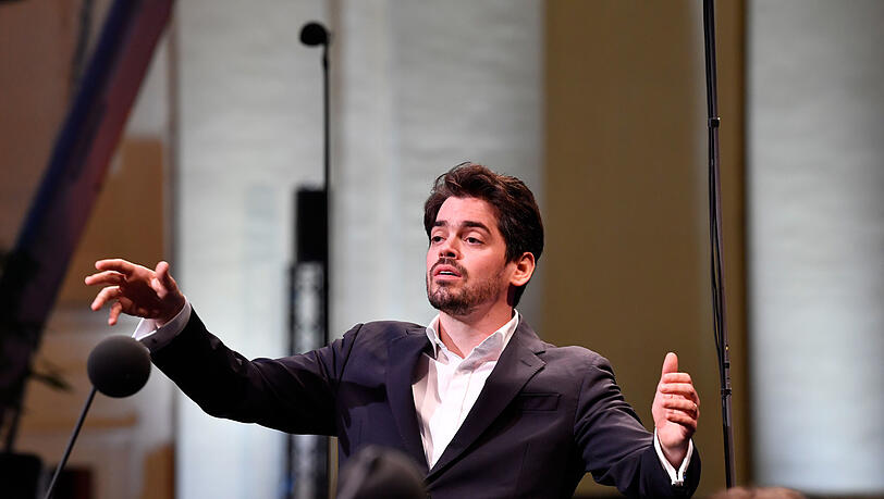 Lahav Shani muss noch ein gutes Jahr warten, bis er offiziell Chefdirigent der Münchner Philharmoniker wird. Lahav Shani muss noch ein gutes Jahr warten, bis er offiziell Chefdirigent der Münchner Philharmoniker wird.