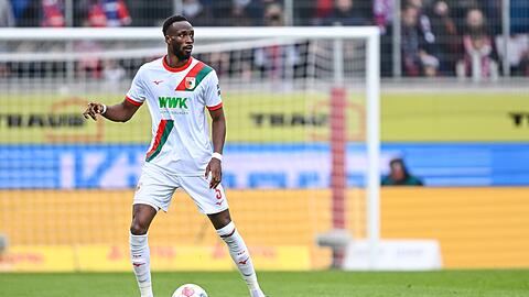 Chrislain Matsima ist beim FC Augsburg wieder einsatzf&auml;hig. (Archivbild)