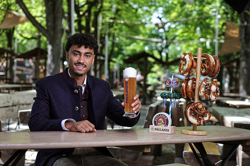 Die Stars des FC Bayern beim alljährlichen Lederhosen-Shooting von Paulaner. Die Stars des FC Bayern beim alljährlichen Lederhosen-Shooting von Paulaner.