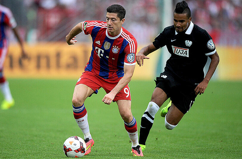 ROBERT LEWANDOWSKI, NOTE 4: Erste Torbeteiligung für den Ex-Torjäger des BVB. Top-Flanke auf Götze vor dessen 1:0. Sehr agil, wich auf die Flügel aus, wenn die Räume zu eng waren. Aber: Verschoss in der Nachspielzeit einen Elfer, schlich geknickt vom Platz.