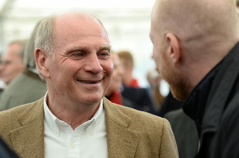 Gute Laune bei Uli Hoeneß: Die Bilder von der Grundsteinlegung für das Nachwuchsleistungszentrum am Freitag.
