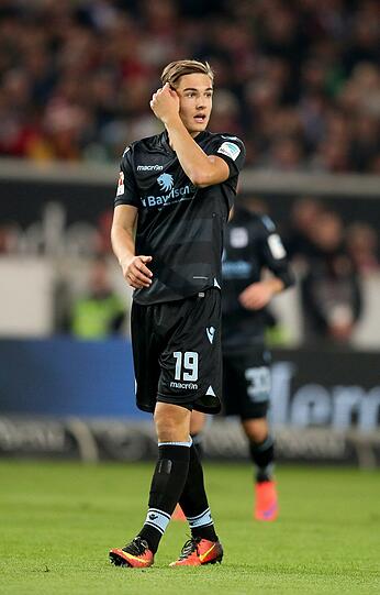 FLORIAN NEUHAUS: NOTE 3. Agierte in seinem ersten Pflichtspiel erstaunlich cool. Fleißig, bissig und mit einigen gelungenen Aktionen. Holte den Freistoß beim 1:2 heraus.