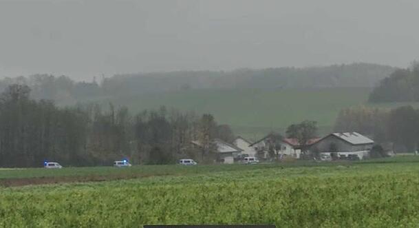 Polizei-Razzia mit 150 Einsatzkräften in einem Geschlügelschlacht-Betreib in Massing.