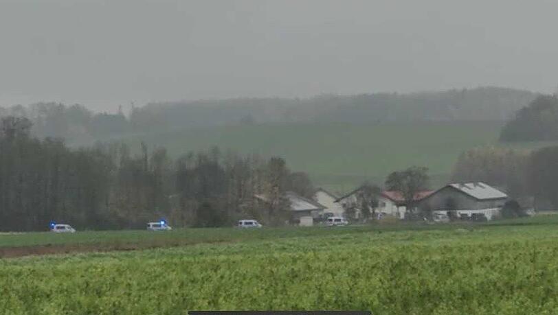 Polizei-Razzia mit 150 Einsatzkräften in einem Geschlügelschlacht-Betreib in Massing.