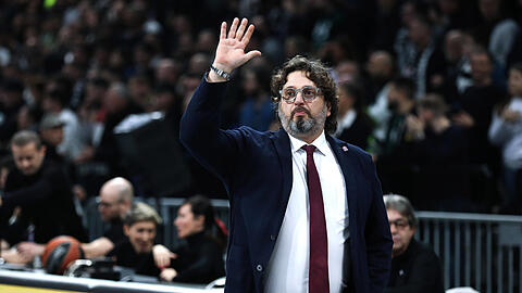 Zurück im Hexenkessel: Bayern-Trainer Andrea Trinchieri ist vom Applaus ergriffen. Eine Sache stinkt ihm aber.