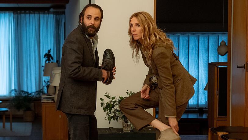 Ein flotter Dreier will gelernt sein: Beim ersten Treffen mit der verführerischen Louise stellen sich Simon (VincentMacaigne) und Charlotte (Sandrine Kiberlain) etwas unbeholfen an.
