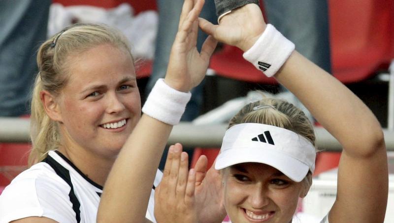 Anna-Lena Groenefeld (l) und Sabine Lisicki feiern nach dem entscheidenden Sieg. Anna-Lena Groenefeld (l) und Sabine Lisicki feiern nach dem entscheidenden Sieg.