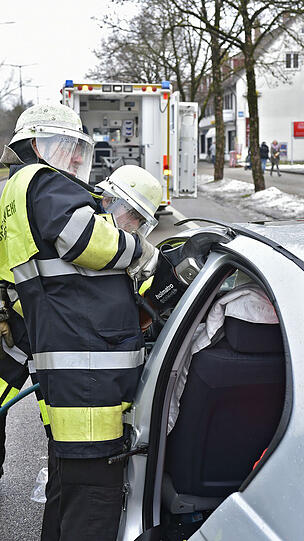 Auch die Unfallgegnerin wurde vorsorglich in eine Klinik transportiert.