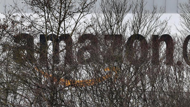 Das Logo des Internethändlers Amazon ist an einem Logistikzentrum angebracht. Foto: Karl-Josef Hildenbrand/Archivbild Das Logo des Internethändlers Amazon ist an einem Logistikzentrum angebracht. Foto: Karl-Josef Hildenbrand/Archivbild