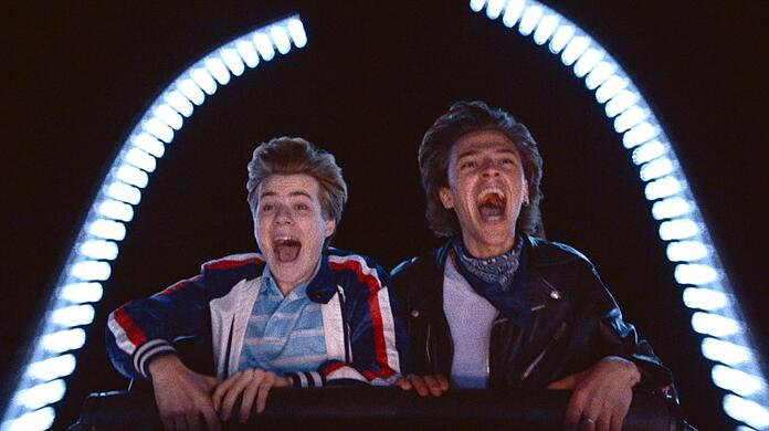 Alex (Felix Lefebvre) und David (Benjamin Voisin) genießen ihre Ferien in vollen Zügen.