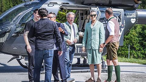 Super-Star Robbie Williams kam im personalisierten Heli auf die Reiteralm.