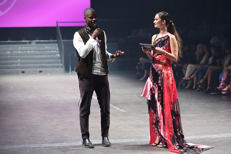 Gastgeber Bouya Ndombasi und Julied Estelle