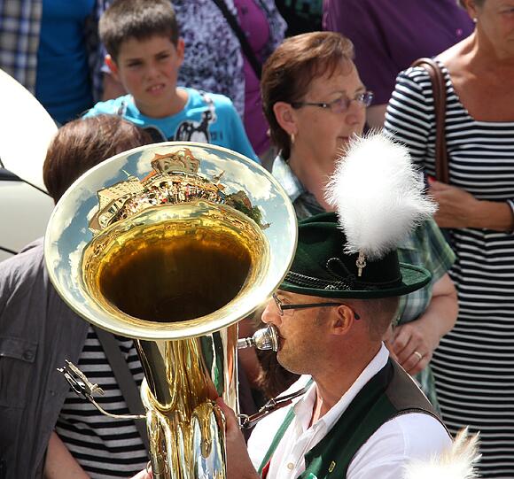 Der Gärtnerjahrtag geht auf ein Gelübde nach der Pestzeit im 17. Jahrhundert zurück. Bis heute wird es bei der heiligen Gertrud von Nivelles, der Schutzpatronin der Gärtner abgelegt. Das Gärtnerfest gehört mit Metzgersprung und Schäfflertanz zu den ältesten Brauchtümern der Stadt München.