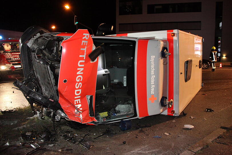 Crash mit Rettungswagen: Bilder aus Landshut!