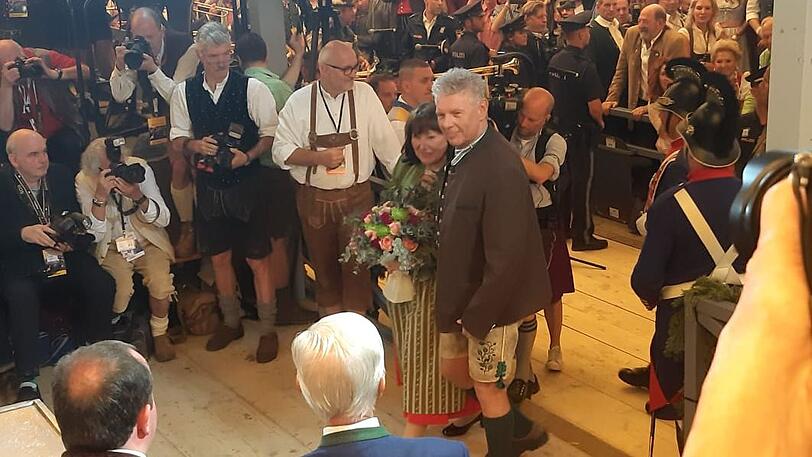 Oberbürgermeister Dieter Reiter (SPD) kurz vor dem Anstich.